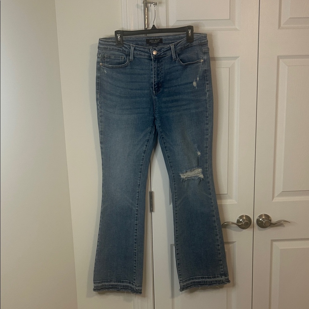Judy Blue Flare Jeans in Distressed Denim